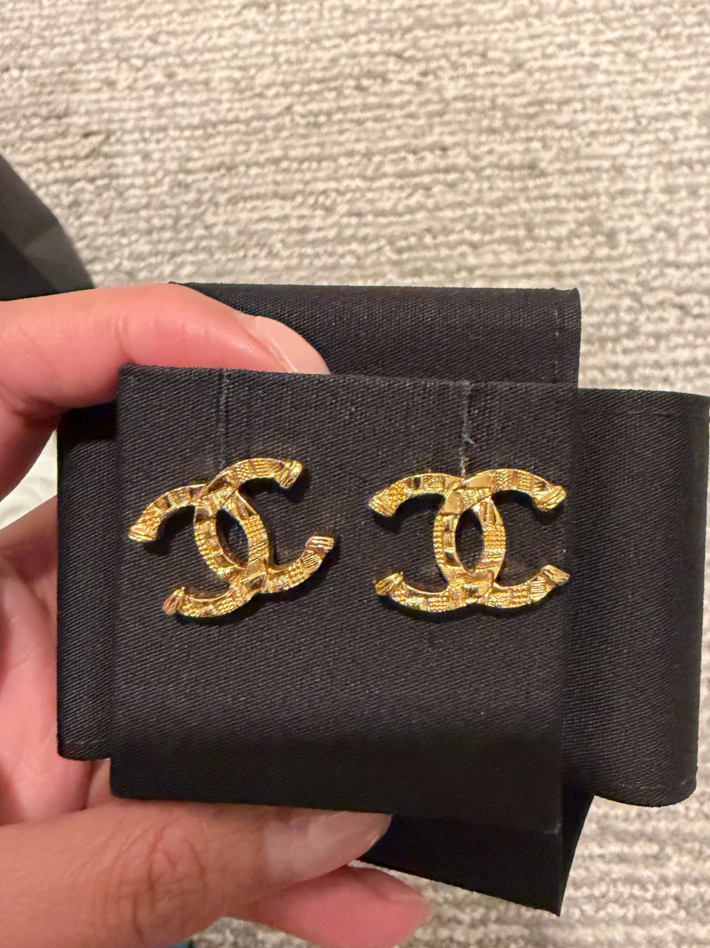 Chanel Cc Stud Earrings In Gold
